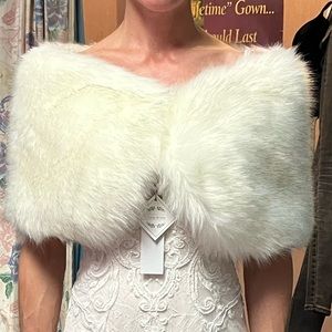 Ivory faux fur bridal formal wrap Small